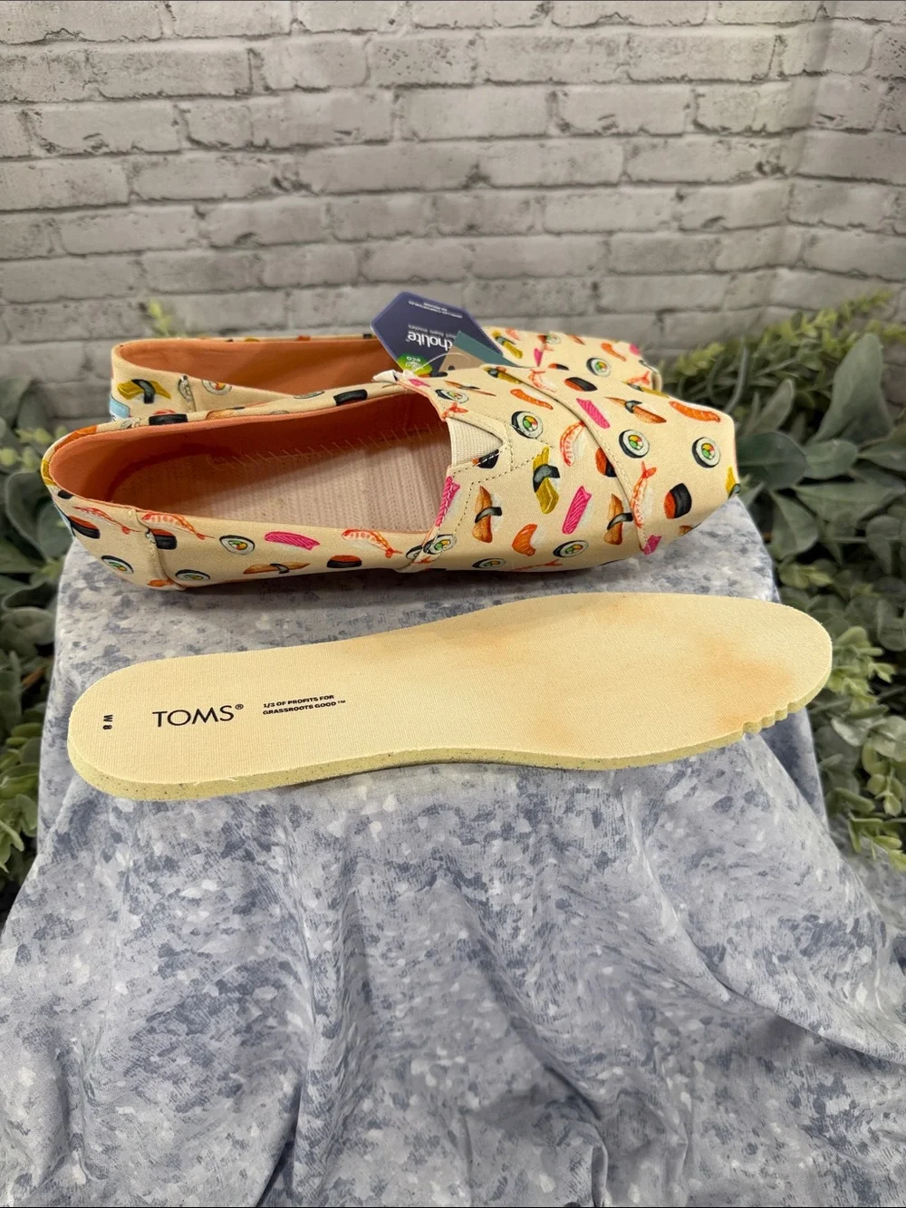 TOMS “Sushi Dinner” Print on Soft Natural Canvas Alpargata Flats WMS 8M NWT&NIB